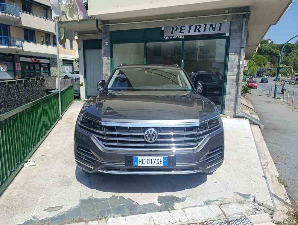 VOLKSWAGEN TOUAREG Touareg III 2018 3.0 V6 tdi Advanced 231cv tiptronic con SOSPENSIONI PNEUMATICHE - vendita auto a Genova