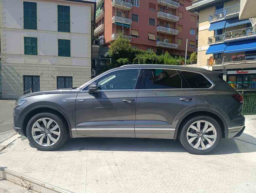 VOLKSWAGEN TOUAREG Touareg III 2018 3.0 V6 tdi Advanced 231cv tiptronic con SOSPENSIONI PNEUMATICHE - vendita auto a Genova