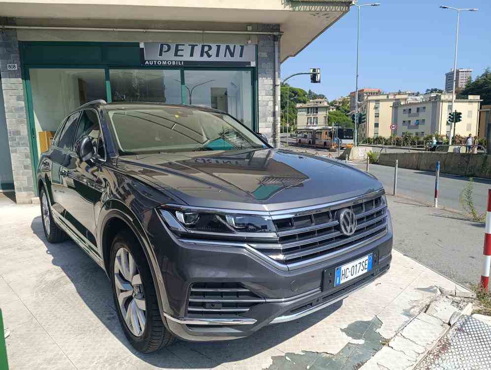 VOLKSWAGEN TOUAREG Touareg III 2018 3.0 V6 tdi Advanced 231cv tiptronic con SOSPENSIONI PNEUMATICHE - vendita auto a Genova