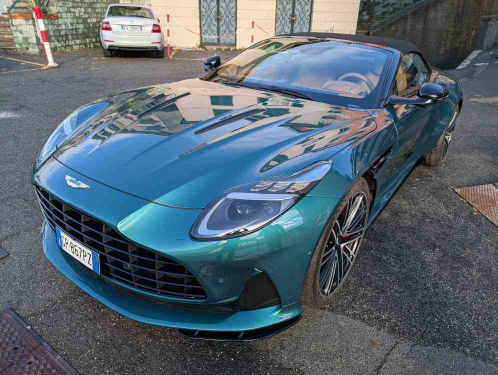 ASTON MARTIN DB12 VOLANTE VOLANTE 4.0 V8 AUTO - vendita auto a Genova