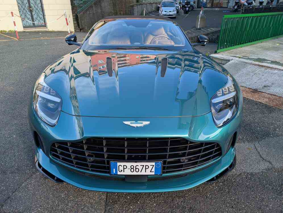 ASTON MARTIN DB12 VOLANTE VOLANTE 4.0 V8 AUTO - vendita auto a Genova