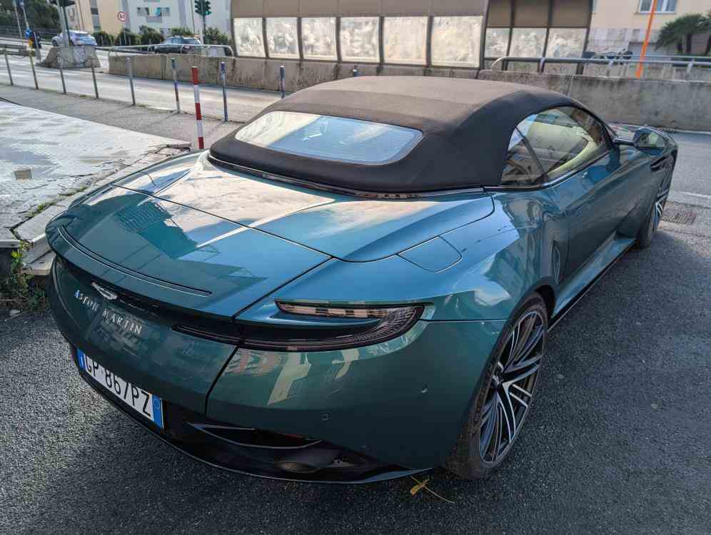 ASTON MARTIN DB12 VOLANTE VOLANTE 4.0 V8 AUTO - vendita auto a Genova