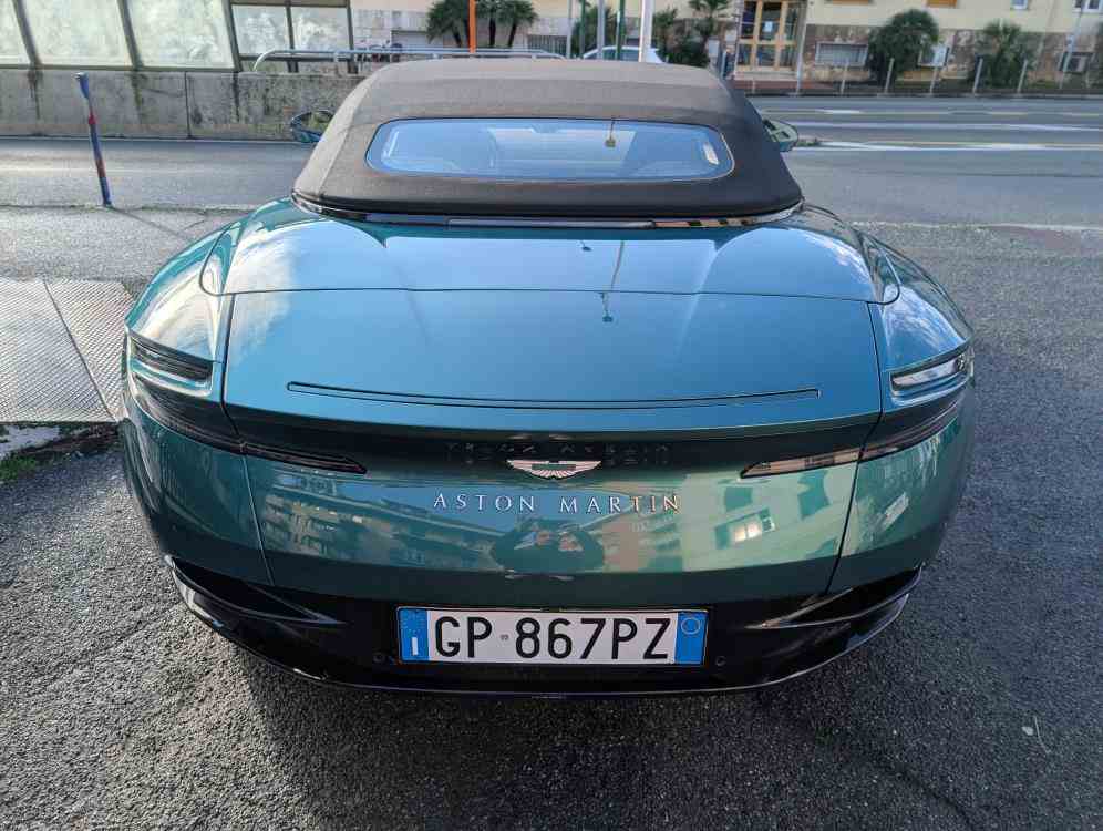ASTON MARTIN DB12 VOLANTE VOLANTE 4.0 V8 AUTO - vendita auto a Genova