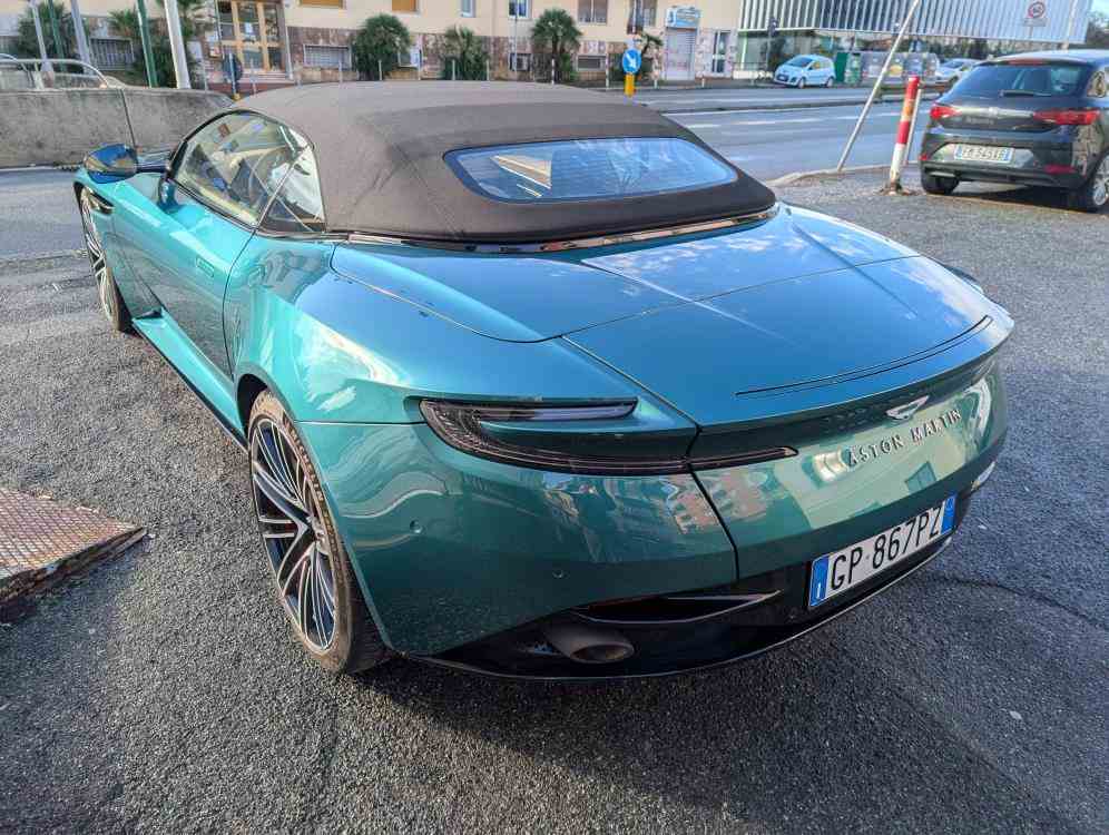 ASTON MARTIN DB12 VOLANTE VOLANTE 4.0 V8 AUTO - vendita auto a Genova