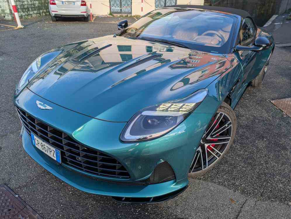 ASTON MARTIN DB12 VOLANTE VOLANTE 4.0 V8 AUTO - vendita auto a Genova