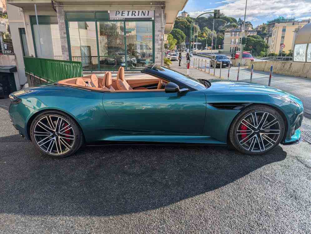 ASTON MARTIN DB12 VOLANTE VOLANTE 4.0 V8 AUTO - vendita auto a Genova