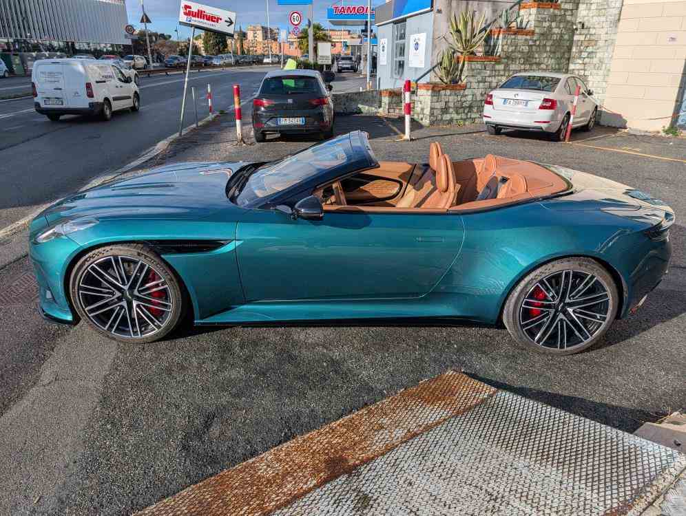 ASTON MARTIN DB12 VOLANTE VOLANTE 4.0 V8 AUTO - vendita auto a Genova