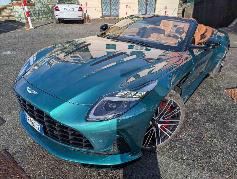 ASTON MARTIN DB12 VOLANTE VOLANTE 4.0 V8 AUTO - vendita auto a Genova
