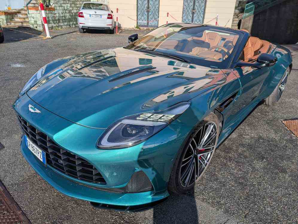 ASTON MARTIN DB12 VOLANTE VOLANTE 4.0 V8 AUTO - vendita auto a Genova