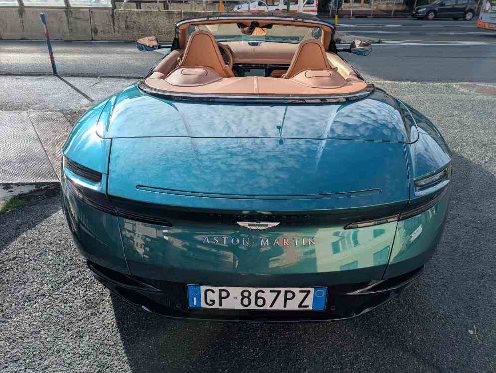 ASTON MARTIN DB12 VOLANTE VOLANTE 4.0 V8 AUTO - vendita auto a Genova