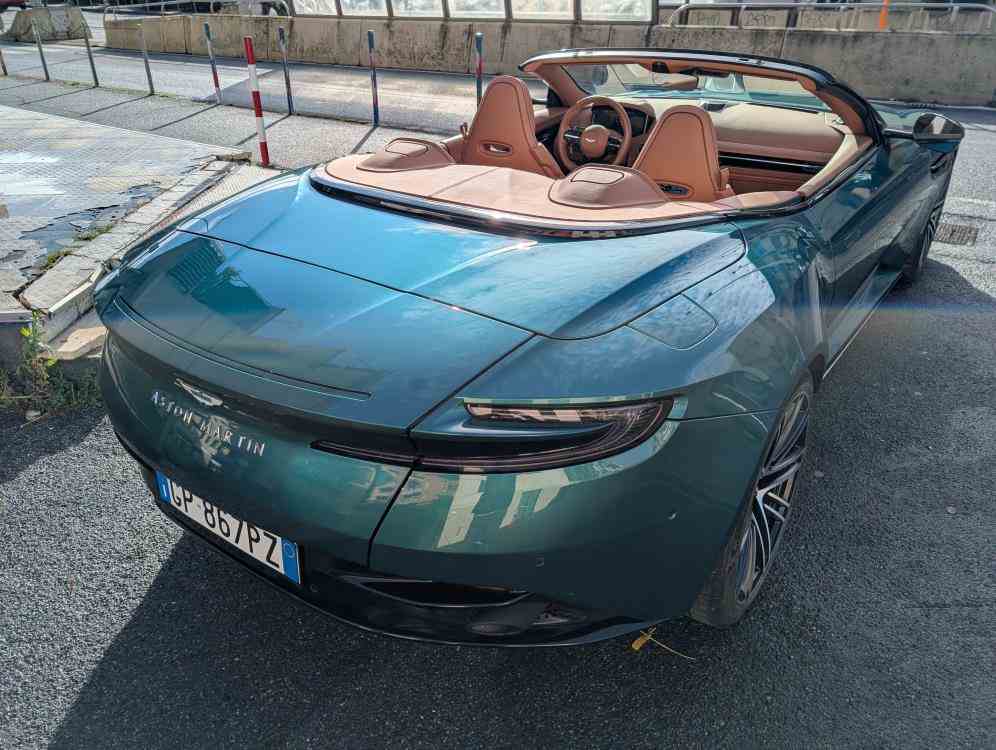 ASTON MARTIN DB12 VOLANTE VOLANTE 4.0 V8 AUTO - vendita auto a Genova