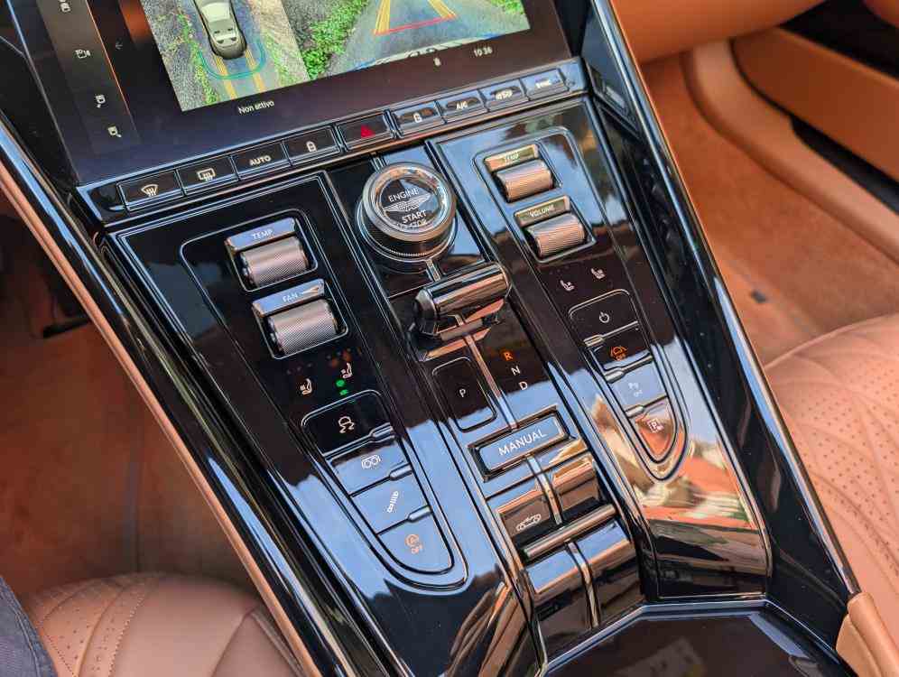 ASTON MARTIN DB12 VOLANTE VOLANTE 4.0 V8 AUTO - vendita auto a Genova