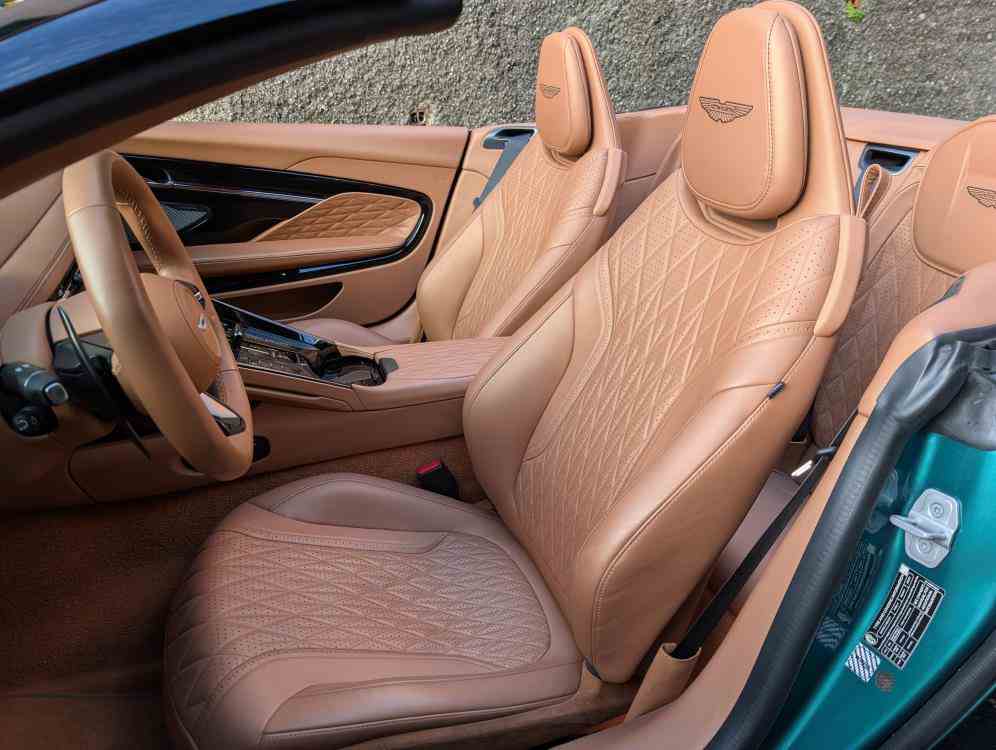 ASTON MARTIN DB12 VOLANTE VOLANTE 4.0 V8 AUTO - vendita auto a Genova
